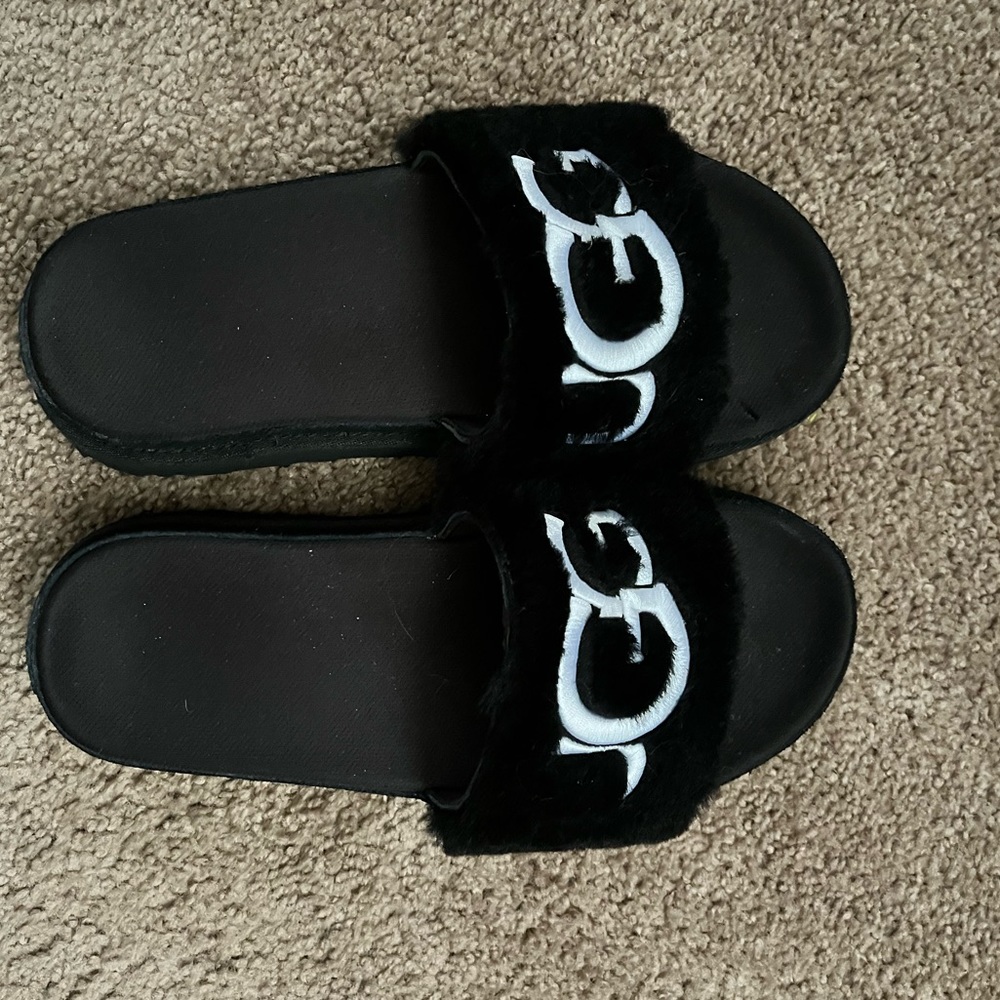 UGG slides size 8